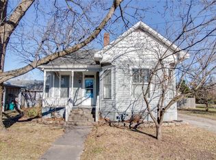 210 E 1st St, Carlinville, IL