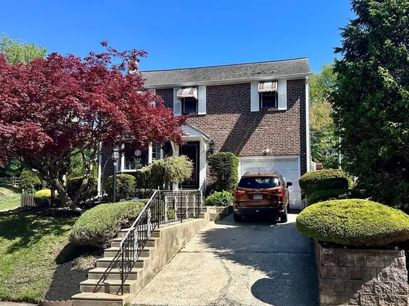 293 Friendship Rd, Drexel Hill, PA 19026