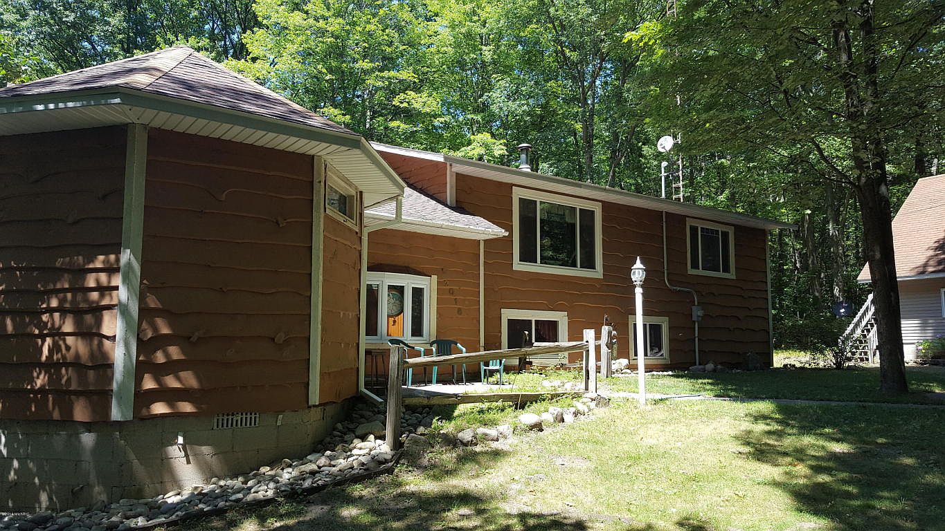 2016 Chippewa Hwy, Manistee, MI 49660 Zillow