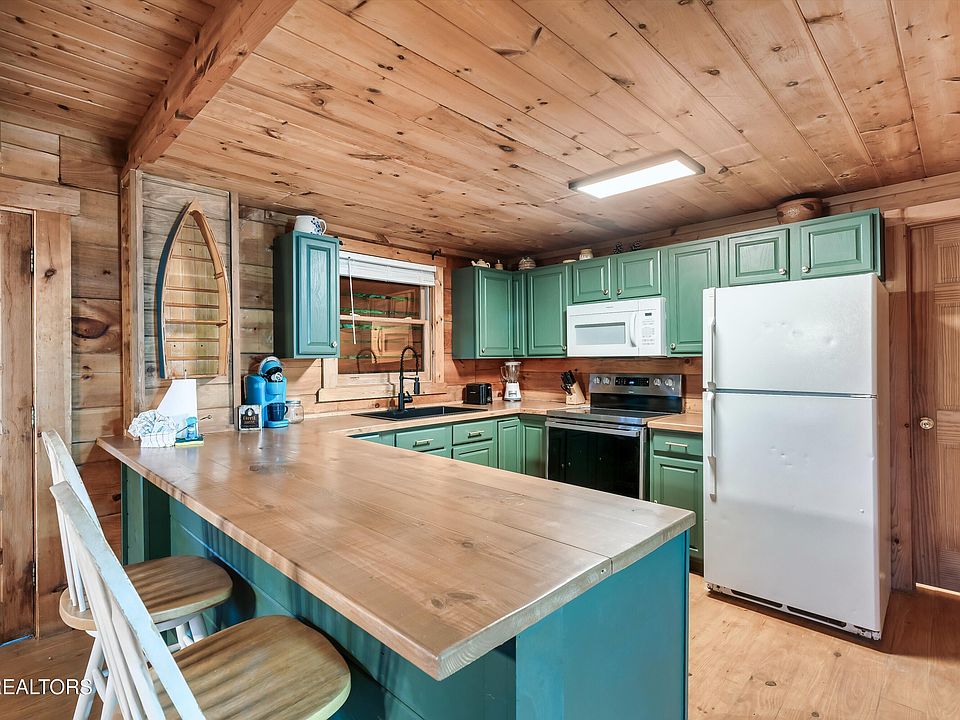 16th image of 932 Falcon View Way