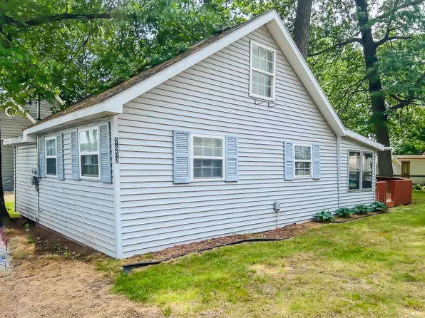 2653 Russell Dr, Wayland, MI 49348