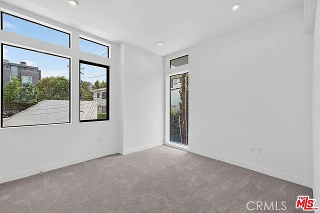 1204 N Orange Grove Ave — Photo 24