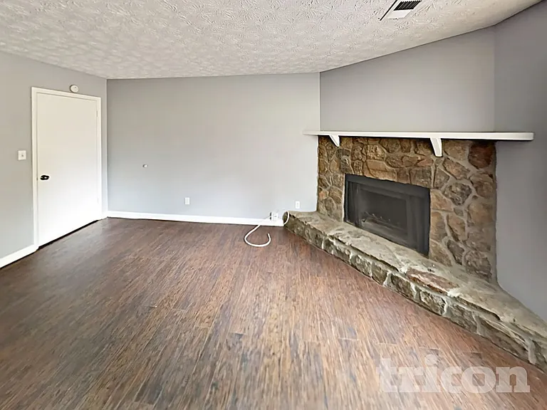 3341 Goldenchain Dr — Photo 5