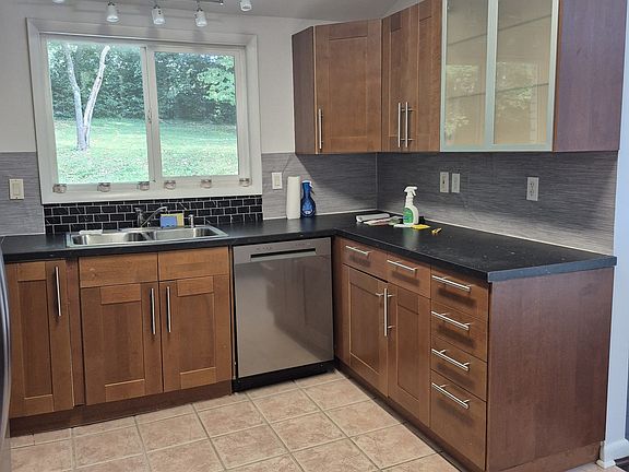 5th image of 2357 Crestcliff Dr
