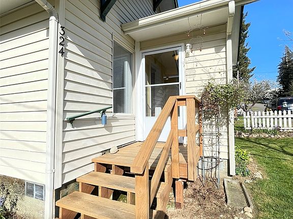 3rd image of 324 E Oak Street