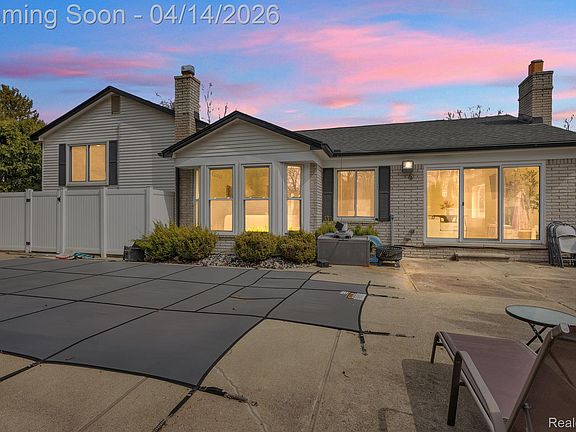 5th image of 14549 Riverside St
