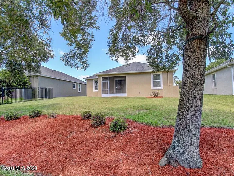 5834 Trieda Dr — Photo 25