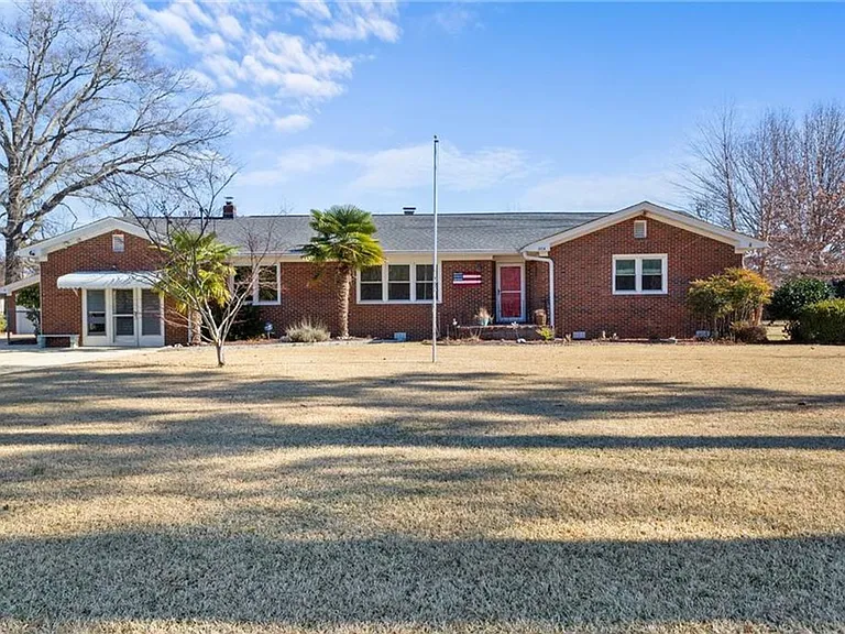 1404 Shelton Rd — Photo 1