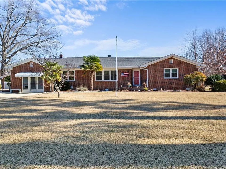 1404 Shelton Rd