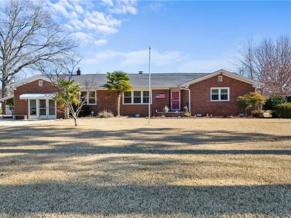 1404 Shelton Rd, Virginia Beach, VA 23455