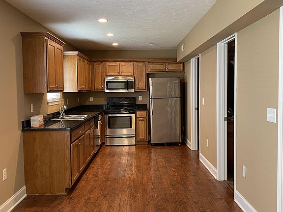 3rd image of 230 Walnut Creek Ct