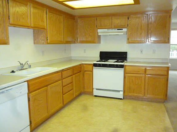 4th image of 330 Wickenden St