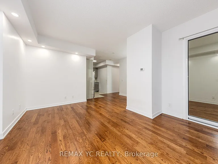 9191 Yonge St #201 — Photo 9