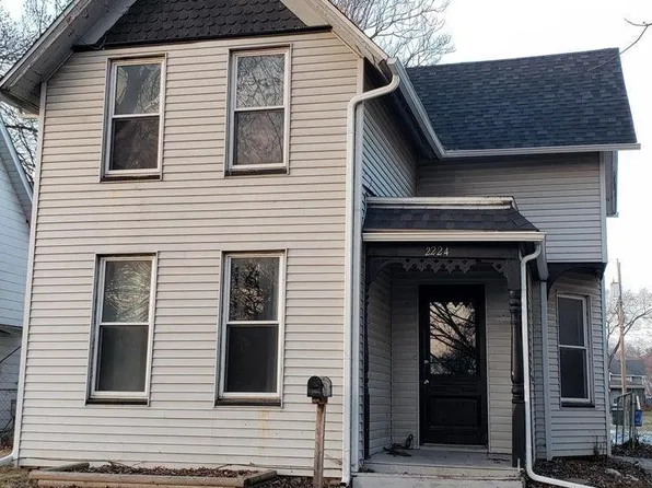 2224 W 1st St, Davenport, IA 52802
