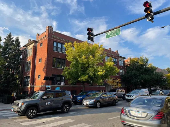 1907 W Montrose Ave APT 1, Chicago, IL 60613