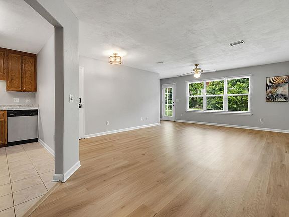 3rd image of 449 Teal Ln