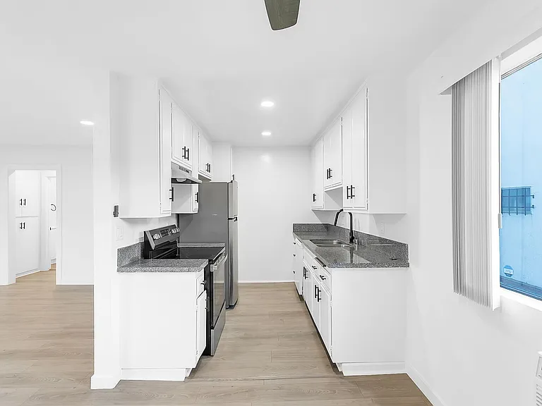 10930 Palms Blvd — Photo 4