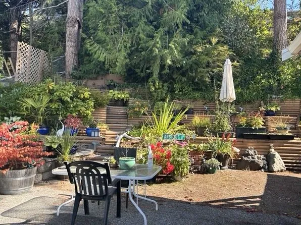 5206 Radcliffe Rd, Sechelt, BC V7Z 0C1