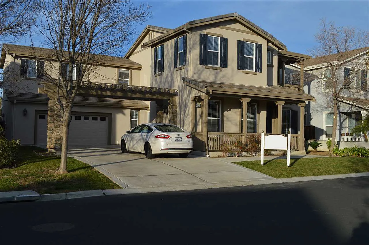 6021 Seneca Cir photo 1