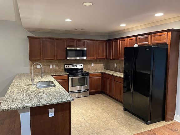 3rd image of 728 Lundy Chase Dr