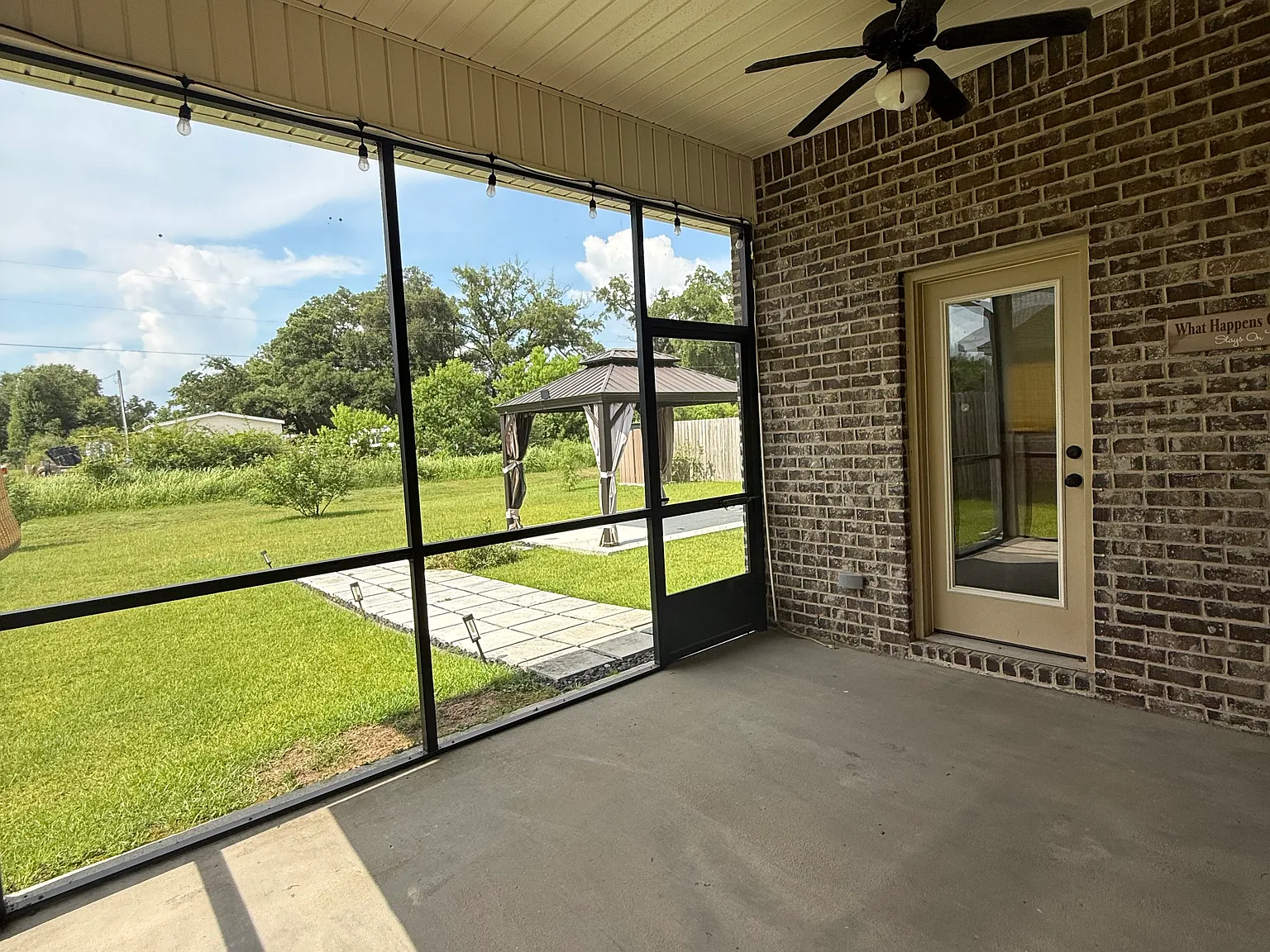 3 bed, 1946 sqft, $2,200 — Photo 4