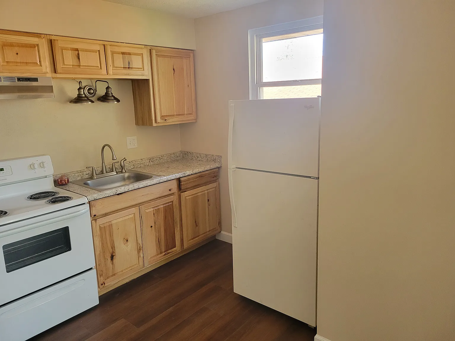 2 bed, 800 sqft, $1,000 — Photo 2