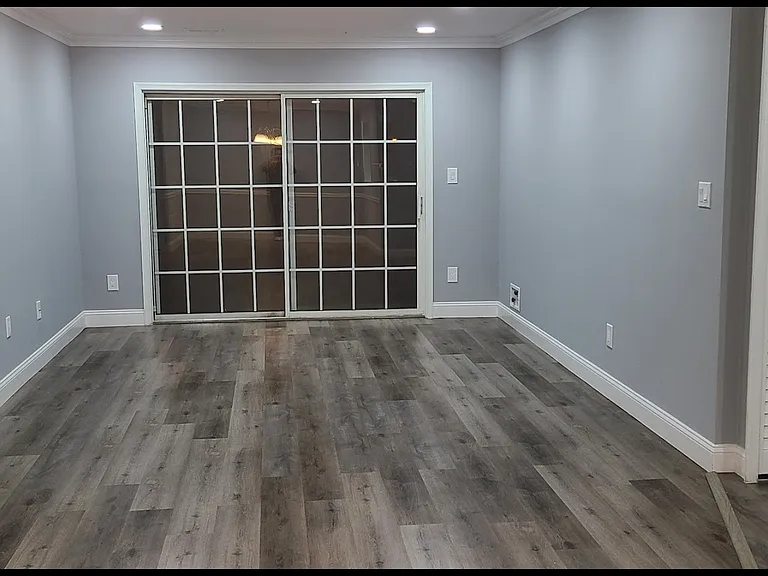 401 Hampton Ct — Photo 4