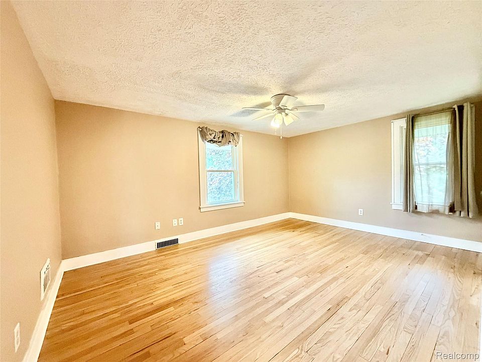 1331 W South Blvd, photo 20