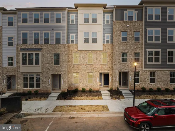 24234 Ullapool Ter, Sterling, VA 20166