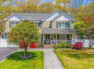 7 Runyon St, Bay Shore, NY 11706