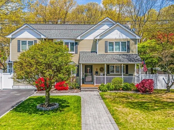 7 Runyon Street, Bay Shore, NY 11706