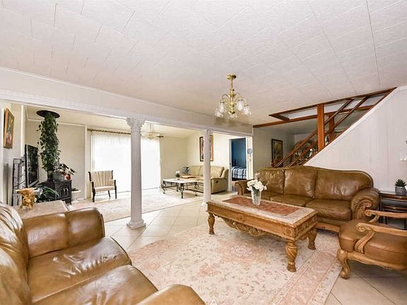 3rd image of 62 Lion Ln