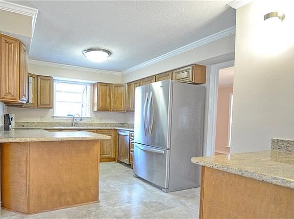 4th image of 101 Woodlawn Ln