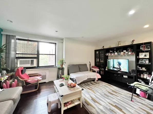 28-08 141st St APT 4B, Queens, NY 11354