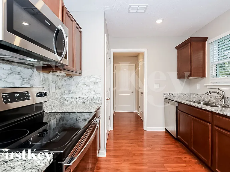 2116 Preserve Cir — Photo 8