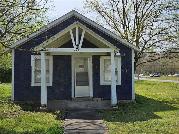 714 W Tahlequah St, Siloam Springs, AR 72761
