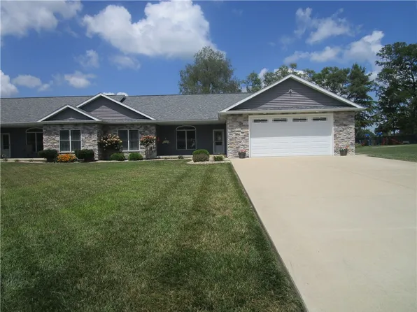 711 Panther Dr, Pana, IL 62557