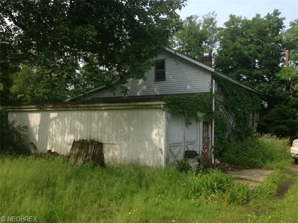 12505 Auburn Rd, Chardon, OH 44024