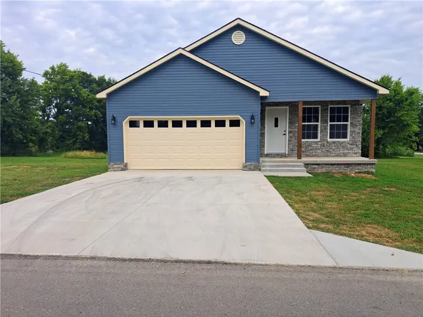 904 S Springfield St, Green Forest, AR 72638