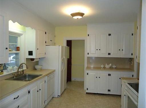 2nd image of 32 Hardy St