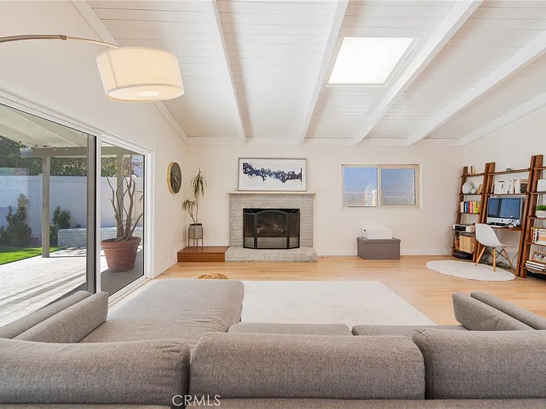 2615 Pacific Ave — Photo 4