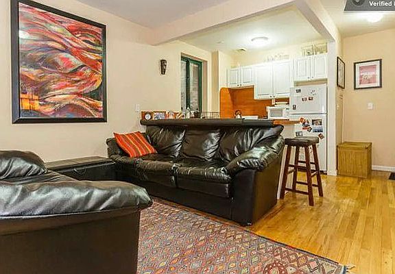 4th image of 609 E 11th St APT 4