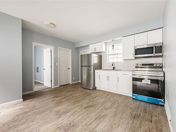 5th image of 27 W Main St APT 1