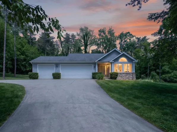 7655 Riverside Rd, Brooklyn, MI 49230