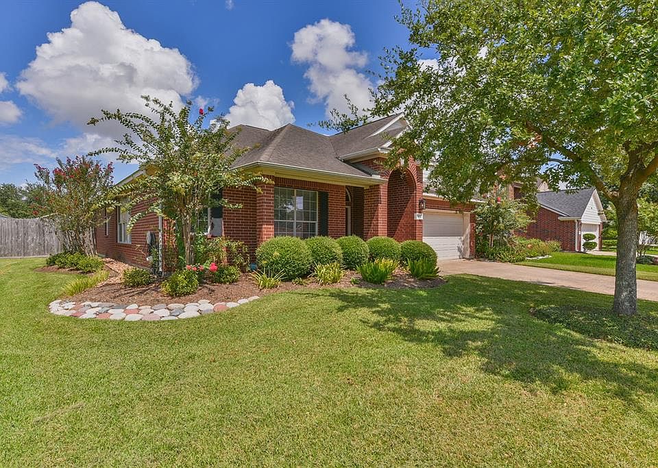 2nd image of 1902 N Everglades Dr