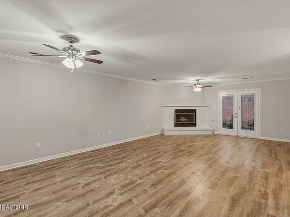 3rd image of 4125 Woodlawn Pike APT D9