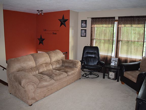 3rd image of 704 Normandie Blvd