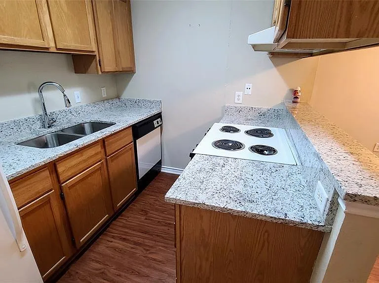 1907 Robbins Pl #105 — Photo 3