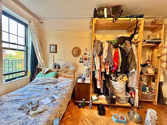 4th image of 989 Bergen St #D2