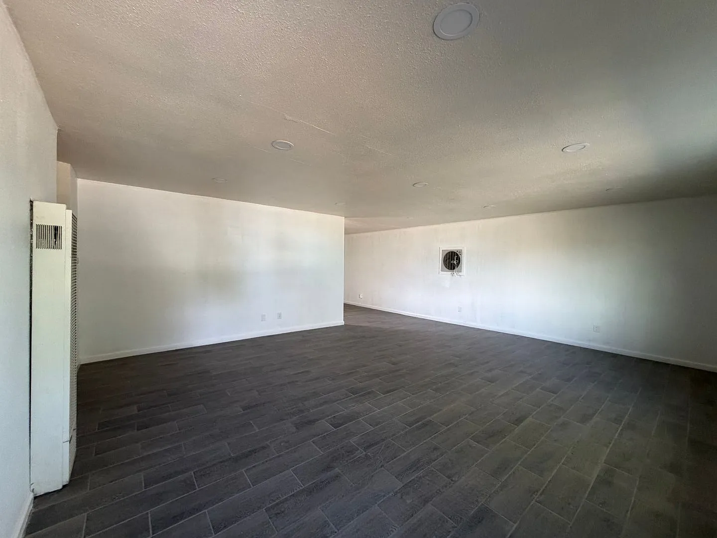 3 Bedroom 2 Bathroom House Located in Grandview — Photo 3